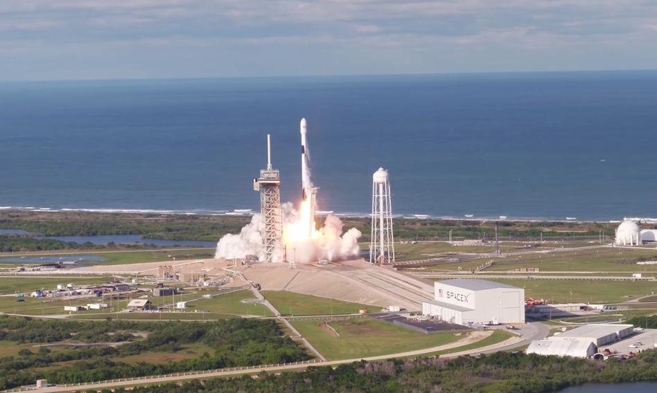Udany start rakiety SpaceX - kapsuła Resilience wyniesiona na orbitę