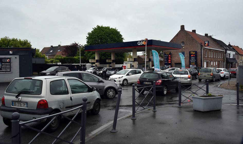 Sieci Leclerc i Carrefour oferują klientom we Francji zniżki na paliwo