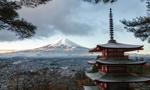 Władze Japonii zirytowane zachowaniem turystów zasłonią wulkan Fudżi