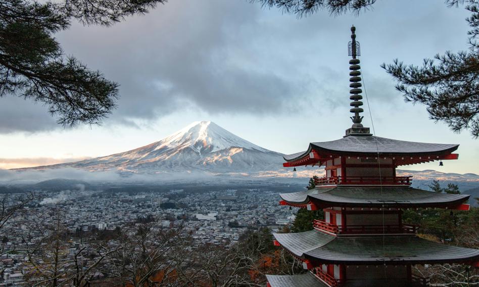 Japonia mierzy się z problemem turystów. Wejście na świętą górę Fudżi będzie płatne