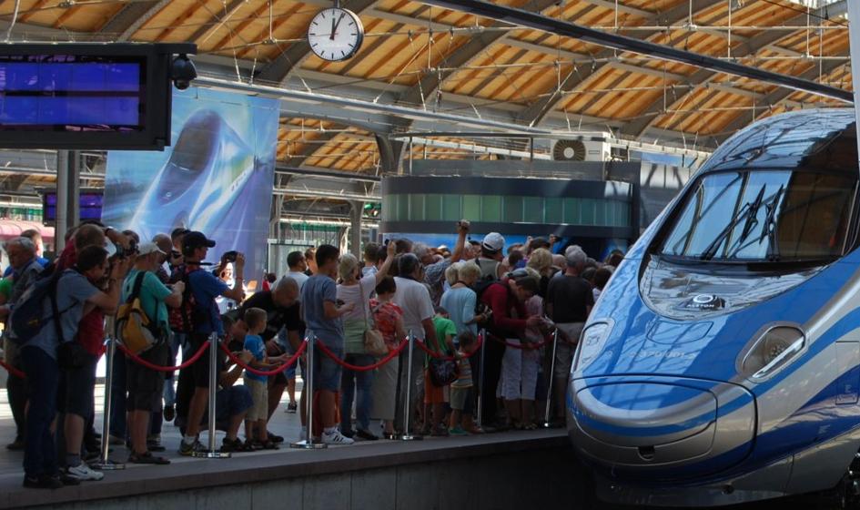PKP wciąż sprzedaje bilety tylko w kasach
