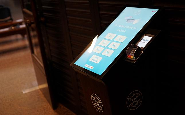 PIN, zielony i Bóg zapłać. Kościoły coraz chętniej instalują terminale POS