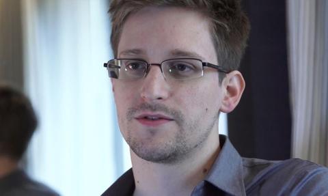 Snowden: USA i Wielka Brytania mają nieograniczony dostęp do kart SIM