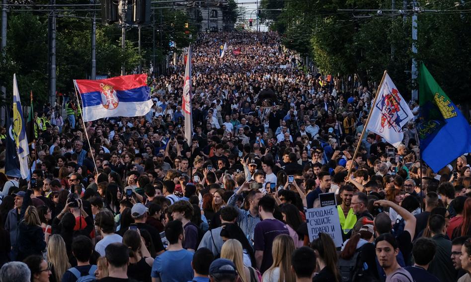 Tysiące osób domagało się na ulicach Belgradu przyspieszonych wyborów
