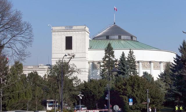 CBOS Zmalała przewaga PiS w sondażu wrześniowym