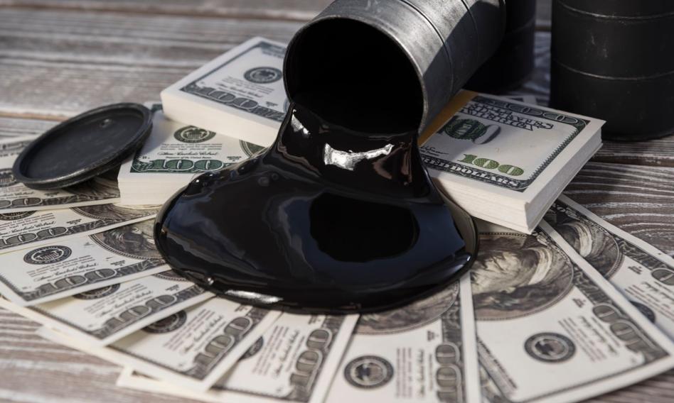 Ceny ropy dalej rosną. &quot;Arabia Saudyjska kontynuuje cięcia dostaw&quot;