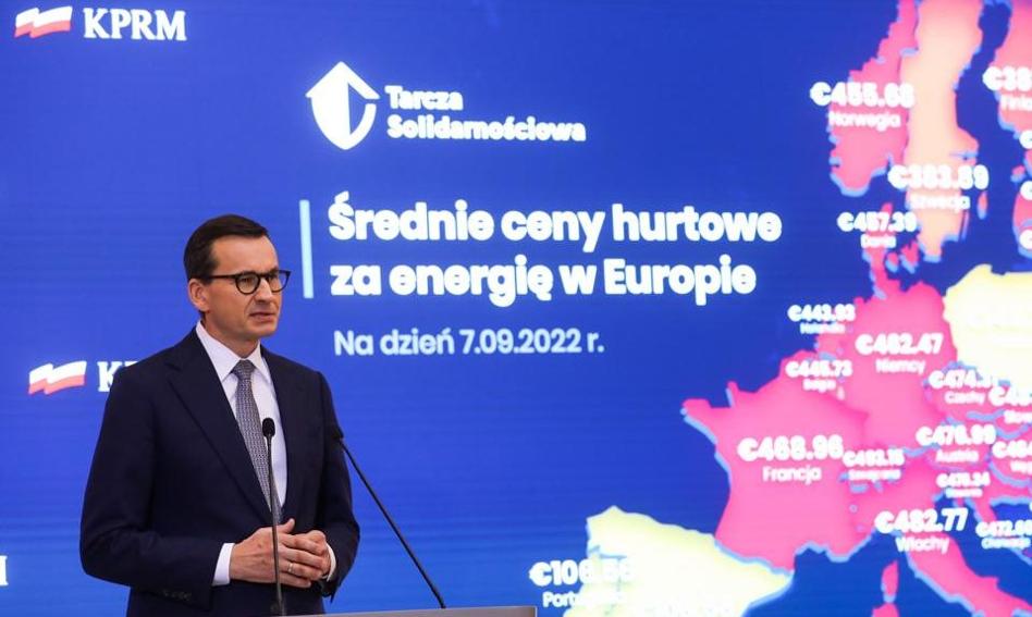 Premier: Uchronimy Polaków przed gwałtownym wzrostem cen prądu. Samorządy na oszczędności mają 2 tygodnie