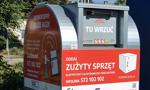 Pojemniki na elektrośmieci przed marketami Aldi