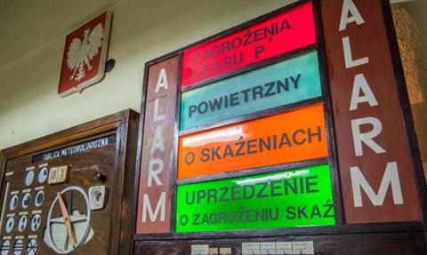 Schrony, autobusy dla rannych i l膮dowiska przy szpitalach. W programie ochrony ludno艣ci p贸jd膮 "na pierwszy ogie艅"