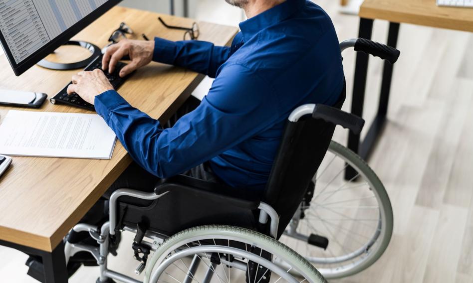 Ekspert: Coraz więcej ofert pracy dla osób z niepełnosprawnościami. Te branże są liderami