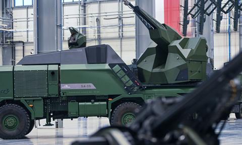 Dlaczego SAFE opłaca się Polsce? Raczyński: Szansa na wielu poziomach