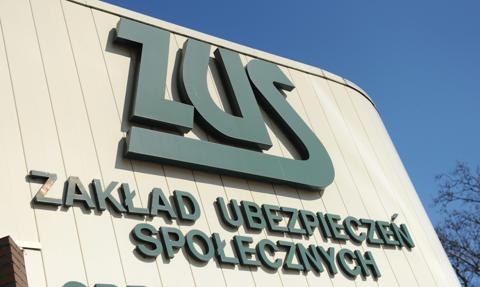Ile zarabia się w ZUS-ie?