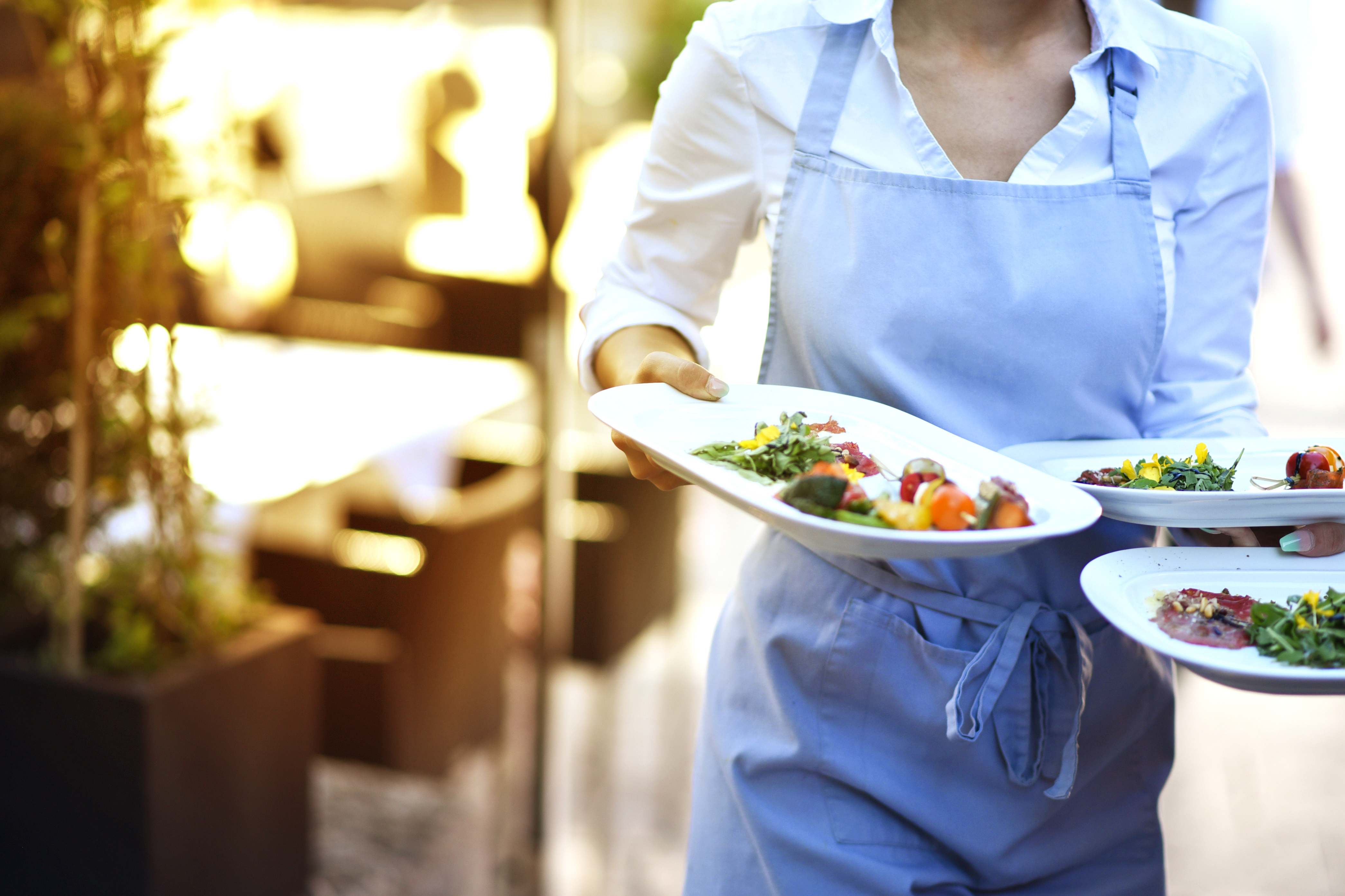 Gastronomia powoli wychodzi z długów. Z pomocą może przyjść okres komunijny