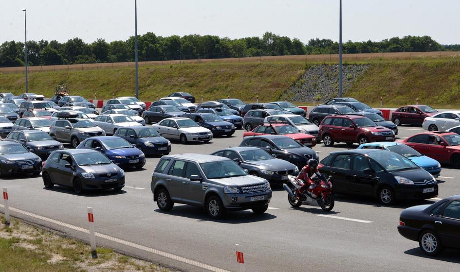 Samar: w sierpniu zarejestrowano rdr o 24,34 proc. więcej nowych samochodów