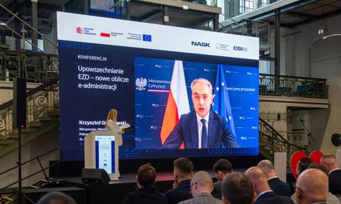Koniec papierowych teczek. Polska administracja wchodzi w erę cyfrową