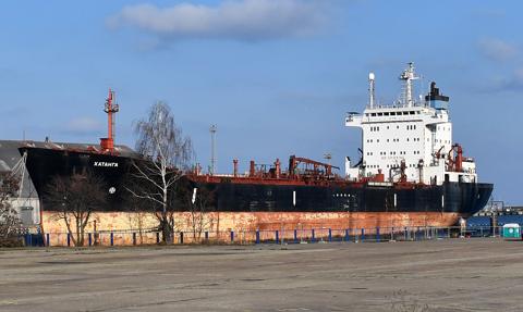 Rosyjski tankowiec opuści port w Gdyni. "Został zaklasyfikowany jako odpad"