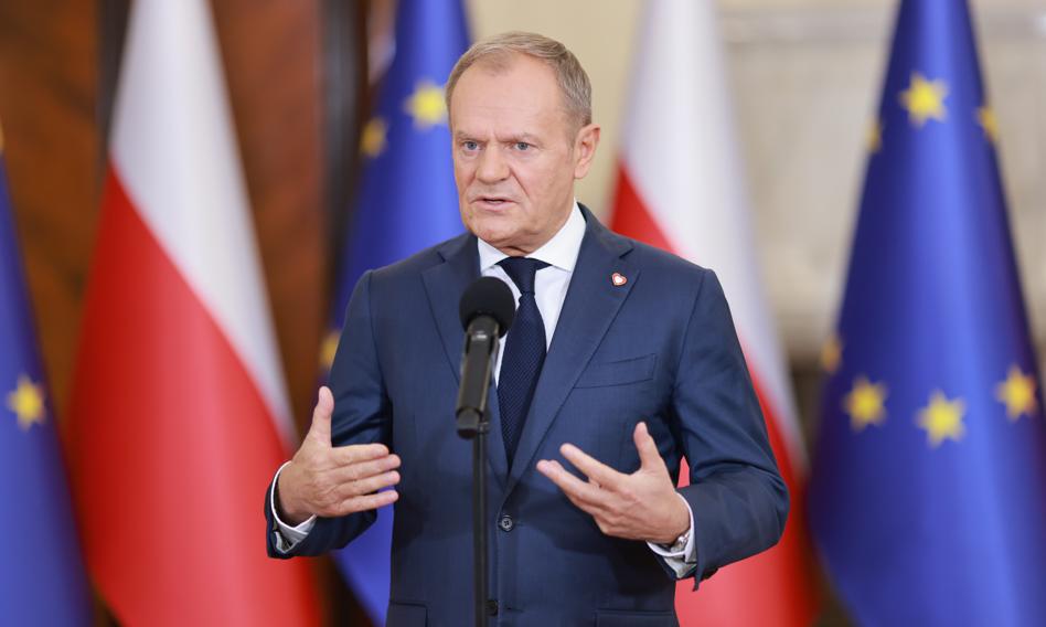 Nawrocki podpisał postulaty Mentzena. Premier: Następnym będzie podział Ukrainy. Też się podpisze