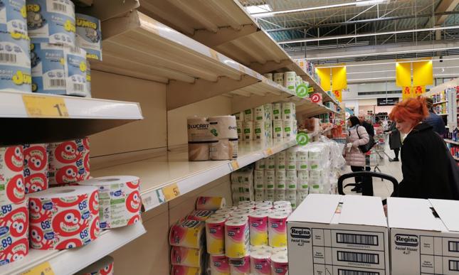Nowe dane GUS opisują sytuację jeszcze sprzed szturmu na sklepy