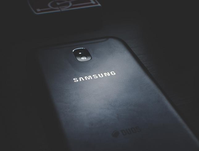 Samsung wysyła powiadomienia o treści "1"