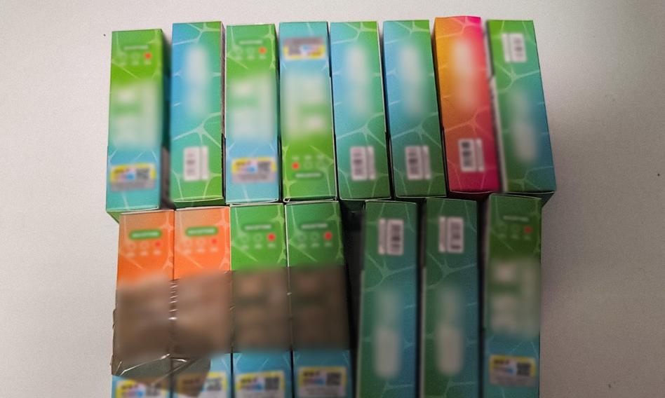 Milion nielegalnych e-papierosów na rynku. CBŚP rozbiło gang pseudokibiców