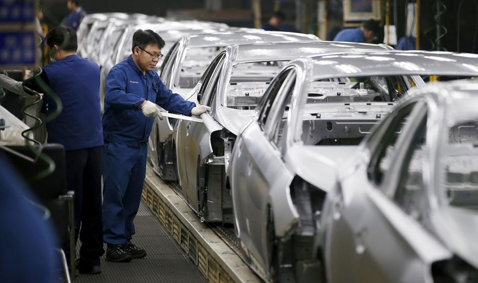 Ekspert: Brak dostępności chipów skłania firmy automotive do redukcji zatrudnienia