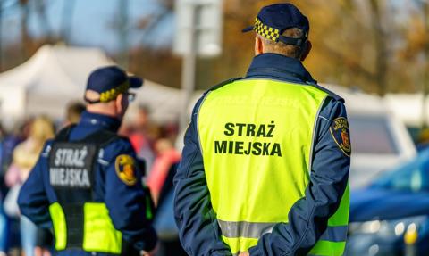Straż miejska z nowymi uprawnieniami. Będzie mogła ukarać właścicieli mieszkań