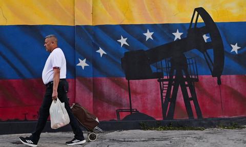 USA trzymają miliony z wenezuelskiej ropy w Katarze. Caracas ich szybko nie zobaczy?
