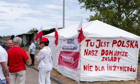 Ruch Bąkiewicza powinien opuścić granice? Większość Polaków krytyczna
