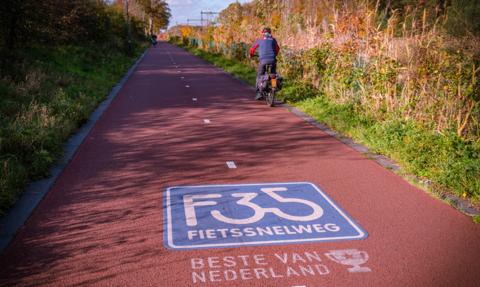 Rośnie liczba autostrad rowerowych w Holandii. Coraz więcej osób rezygnuje z samochodów