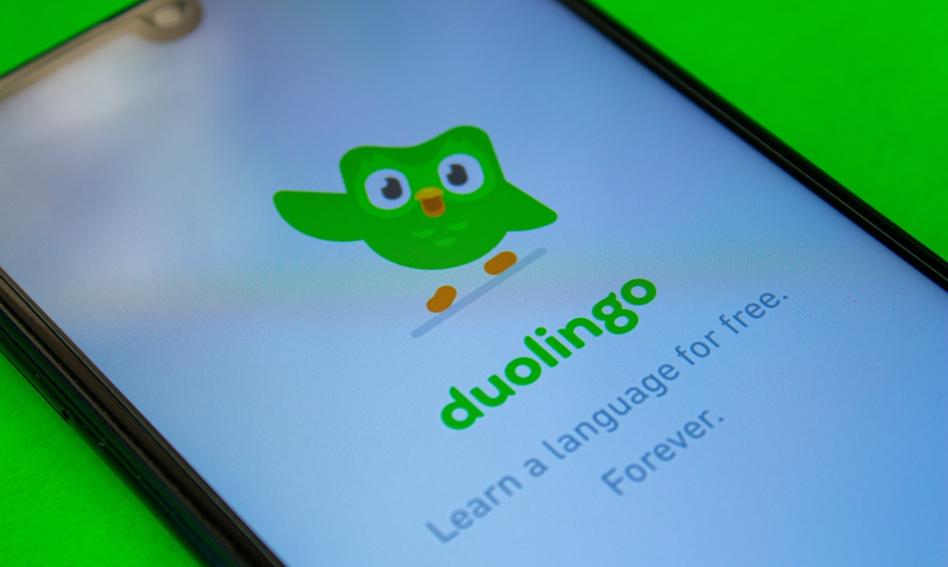 Duolingo zwolniło pracowników. Wygryzła ich sztuczna inteligencja