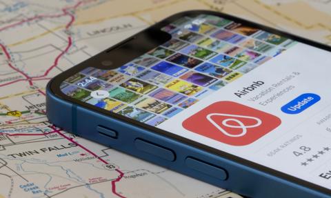 Kucharz, masa偶 i trener personalny. Nowo艣ci w aplikacji Airbnb