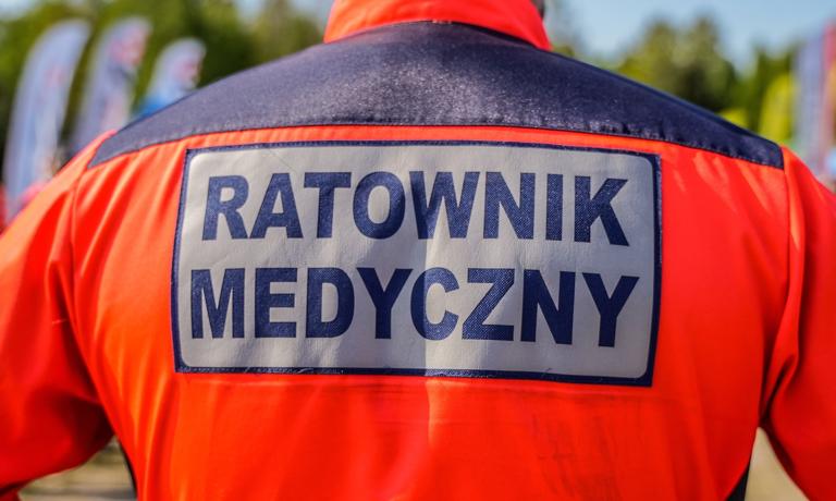 Influencer bez szans z ratownikiem medycznym. SW Research prezentuje ranking zawodów