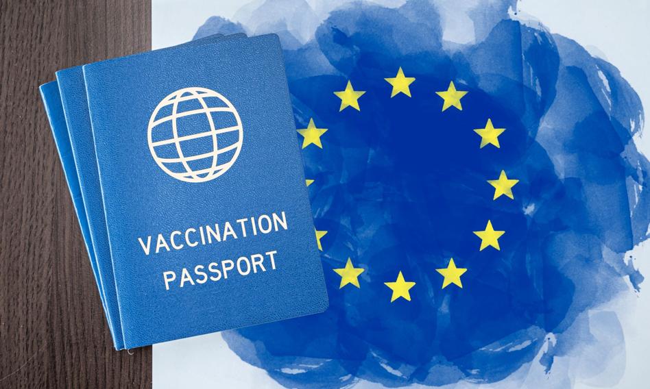 Francja: paszport sanitarny dla osób powyżej 65. roku życia tylko po trzeciej dawce