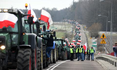Większość Polaków popiera protestujących rolników
