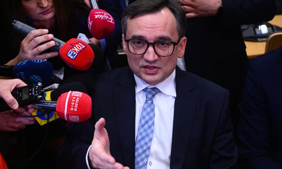 Komisja ośmieszona przez Ziobrę? "Zrobił sobie teatr"