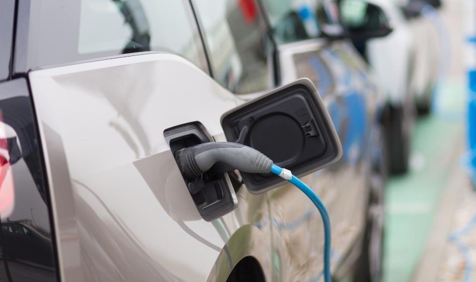 Tauron zbuduje ładowarki do samochodów elektrycznych na krakowskim lotnisku