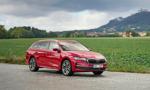 Nowa Skoda Octavia Hybrid wjeżdża do salonów. Toyota ma przed czym drżeć?