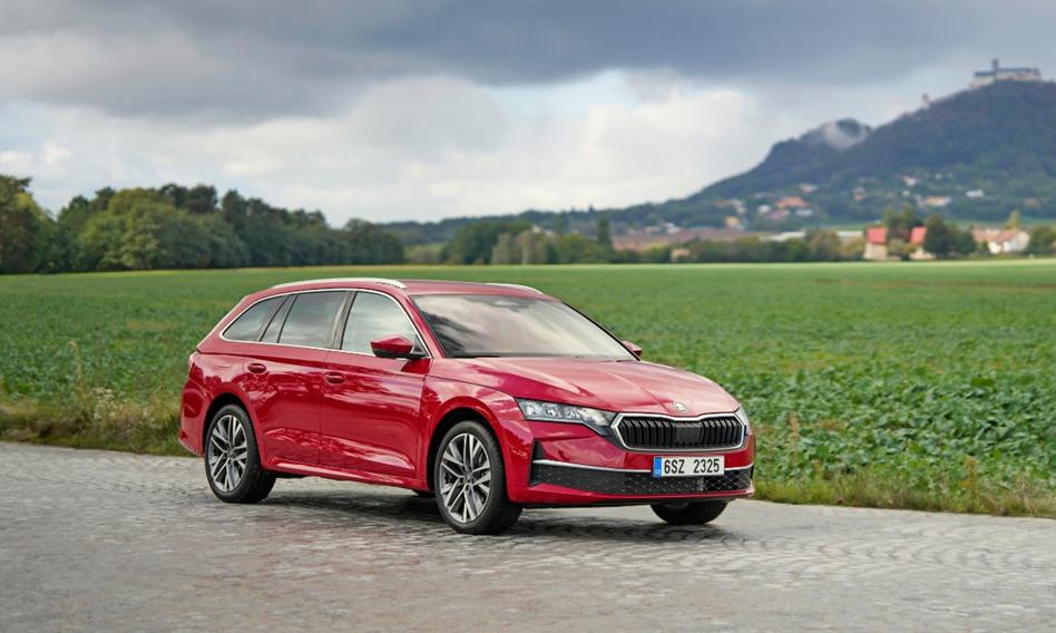 Nowa Skoda Octavia Hybrid wjeżdża do salonów. Toyota ma przed czym drżeć?