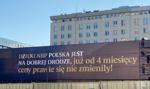 "Ceny w Polsce prawie się nie zmieniają". Nowy banner na siedzibie NBP