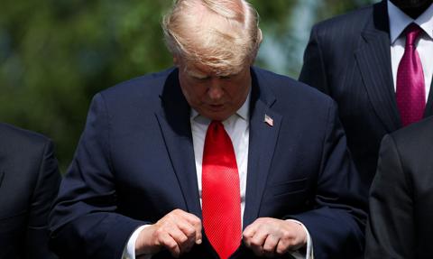 Trump, uzasadniając umowę z Iranem, zignorował własne „czerwone linie”