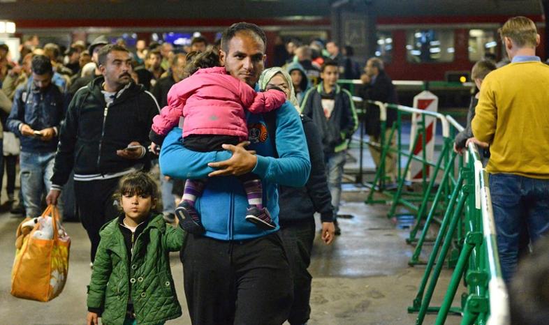 "Uchodźcy są bardzo zmęczeni. Staramy się ich nakarmić"