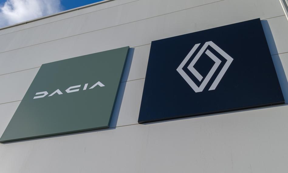 Popularne dacie i renault znowu z problemami. „Auto może się stoczyć”