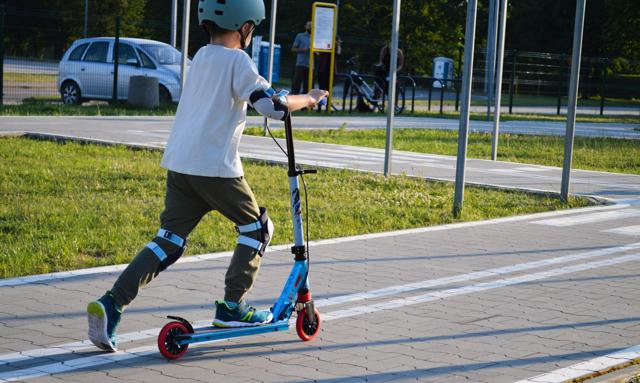 E-hulajnogi nie dla dzieci. Za złamanie przepisów rodzice zapłacą nawet 1000 zł
