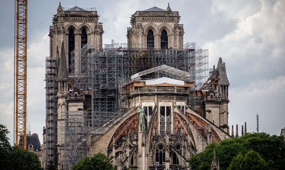 Ponowne otwarcie katedry Notre Dame za rok. Francja zaprasza papieża Franciszka