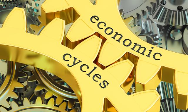 Kiedy wzrost, a kiedy wartość? Jak inwestować na giełdzie zgodnie z cyklem gospodarczym