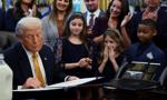 1000 dolarów na inwestycje. Trump daje pieniądze nowo narodzonym Amerykanom