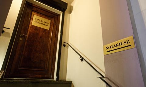 Zarobki notariuszy mogą zaskoczyć. Tyle naprawdę zostaje z taksy
