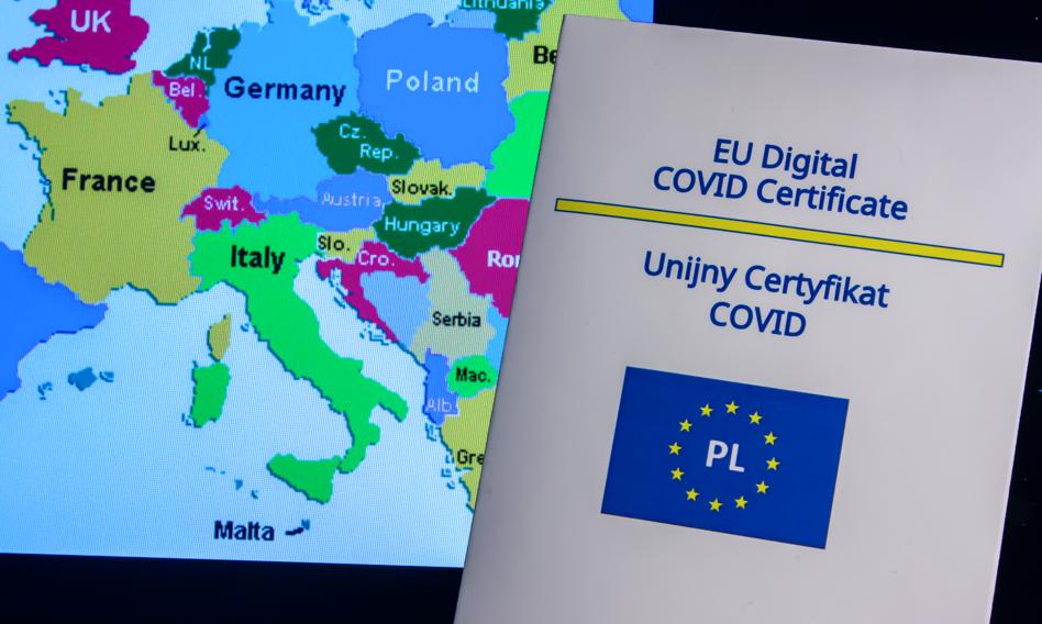 Kolejny rok do przodu. Unijne porozumienie w sprawie certyfikatu COVID