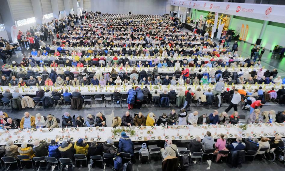 Wigilia Caritas w Poznaniu. Ponad 1300 osób pod jednym dachem