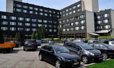 Malowanie ścian, ale bez remontu łazienek. Nowy Dom Poselski - to rzeczywiście remont czy pudrowanie trupa?